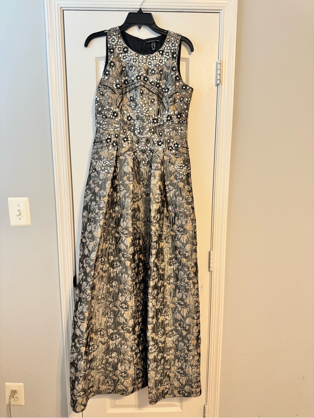 Aidan Mattox Black & Silver Embellished Sleeveless Jacquard Maxi Gown